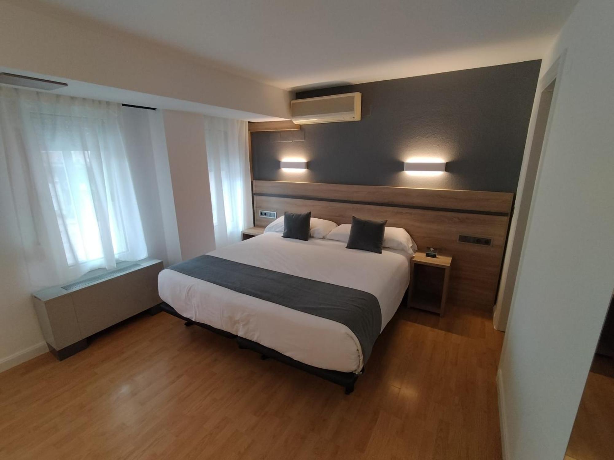 Hostal Alda Palencia Plaza Luaran gambar