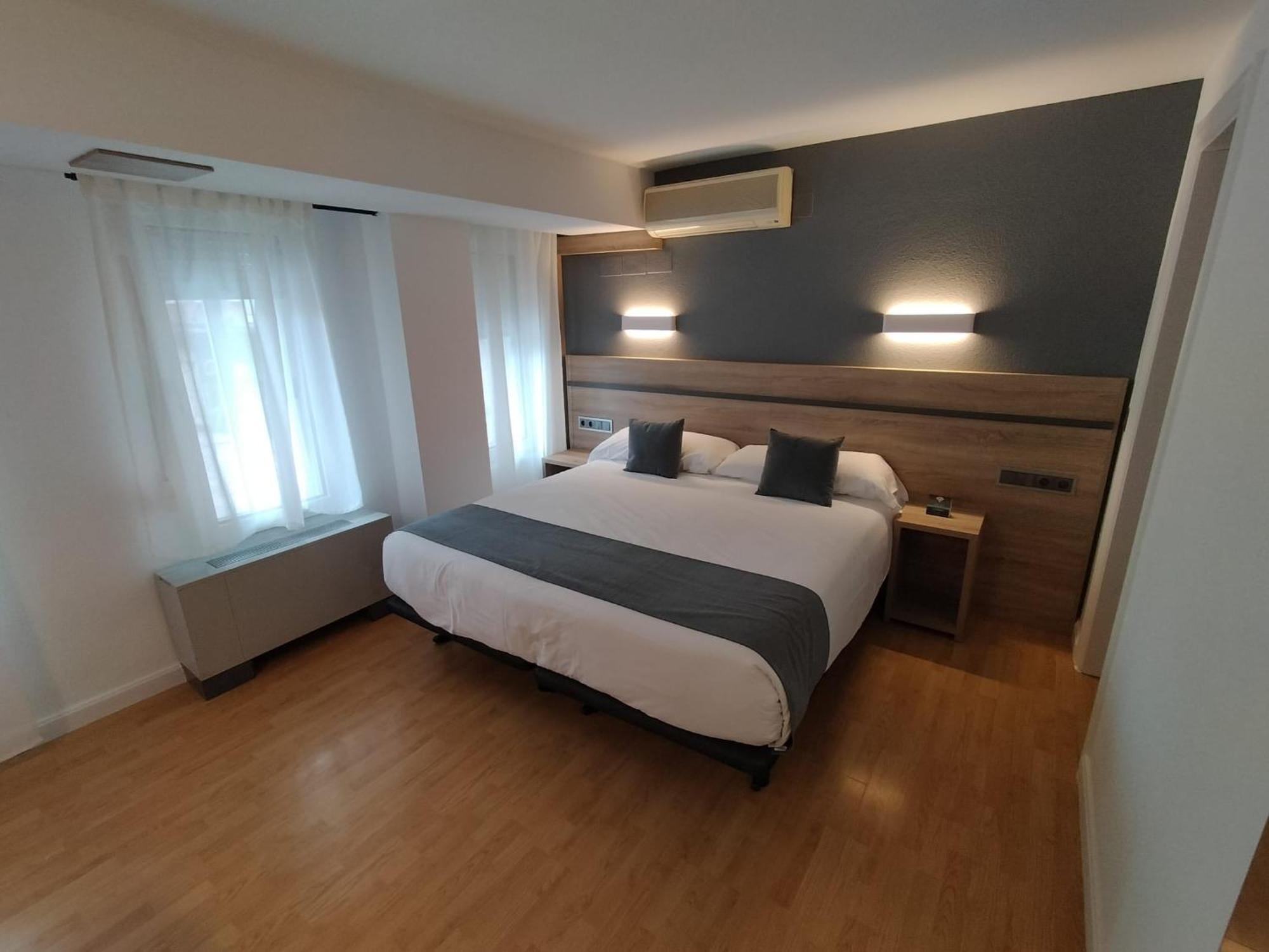 Hostal Alda Palencia Plaza Luaran gambar