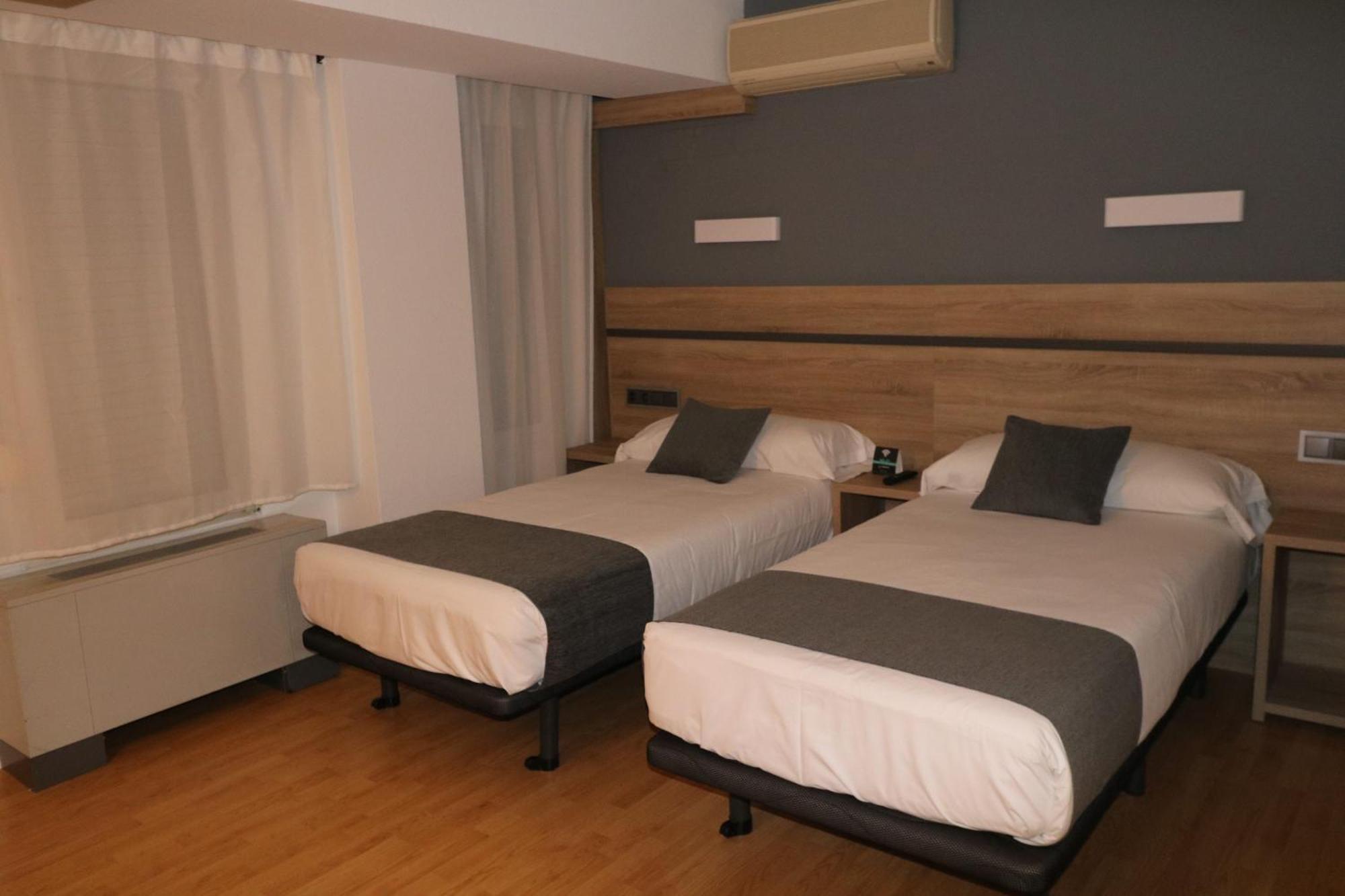 Hostal Alda Palencia Plaza Luaran gambar