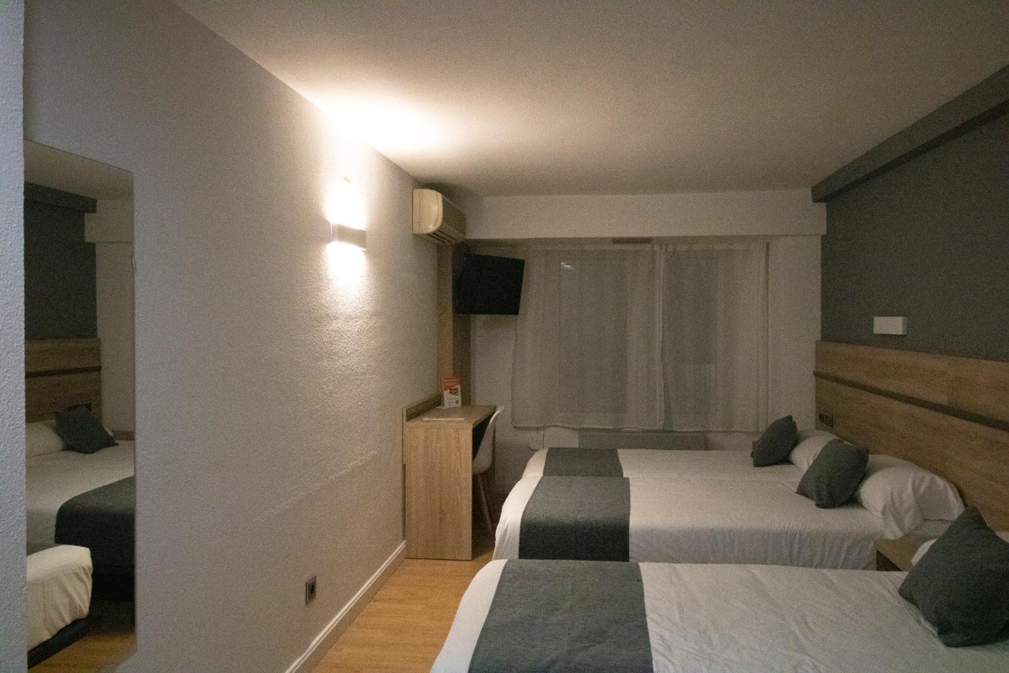 Hostal Alda Palencia Plaza Luaran gambar